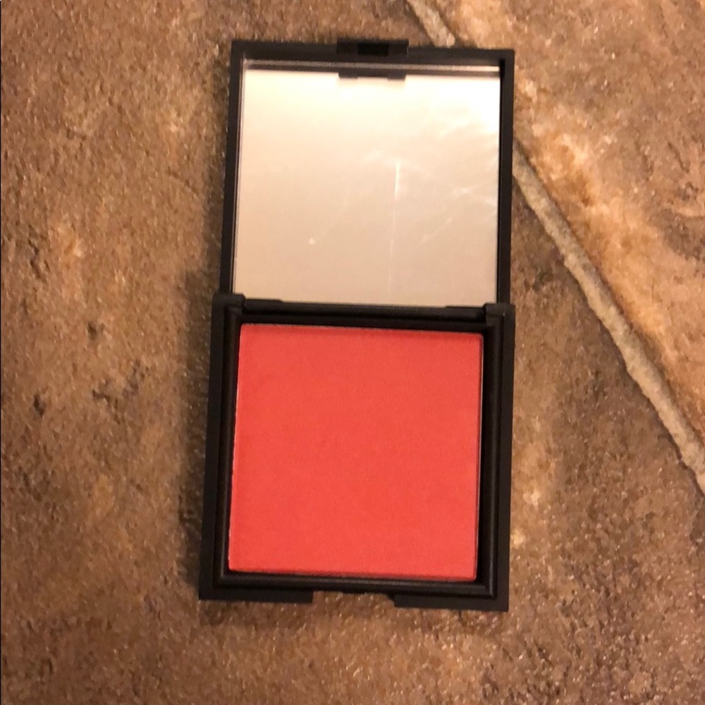 Younique blusher/Scandalous